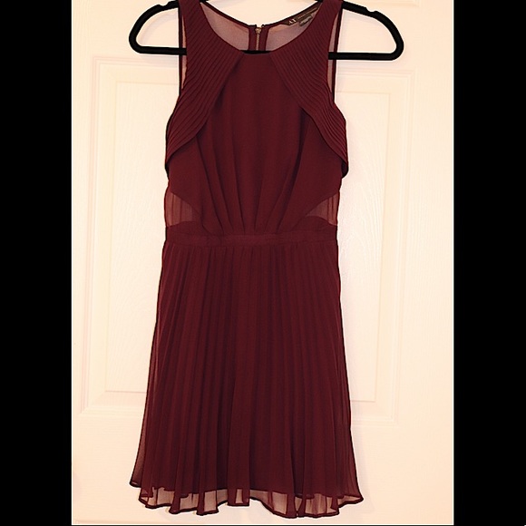 Plum knee-length dress - Picture 1 of 3